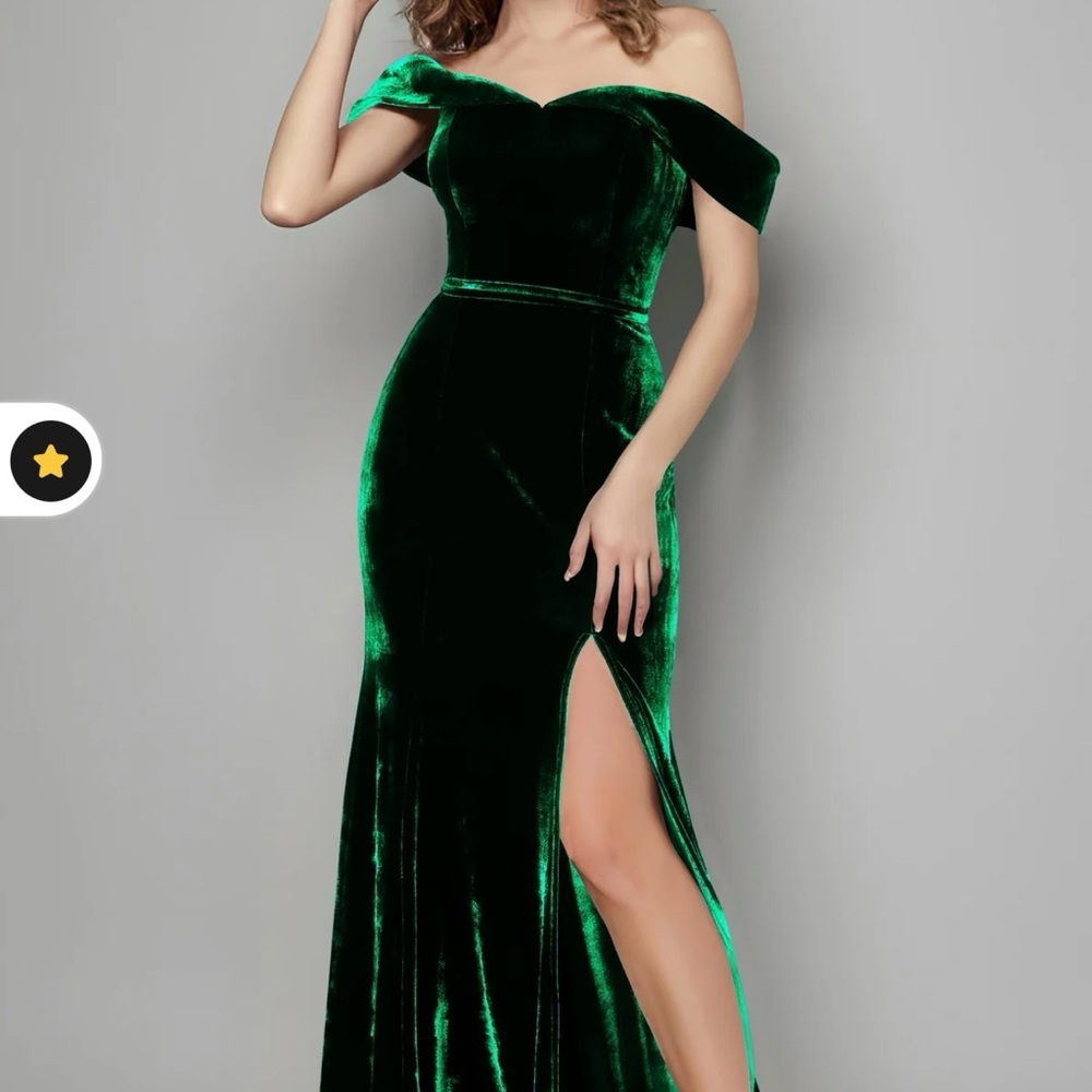 Elegant Green Off-Shoulder Velvet Formal Dress